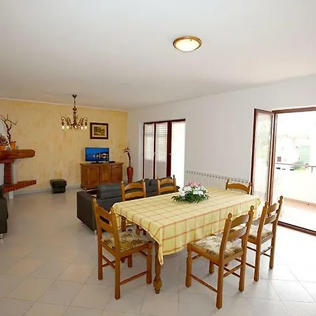 In With Terrace, Wifi, Washing Machine, Dishwasher Apartment Vrsar