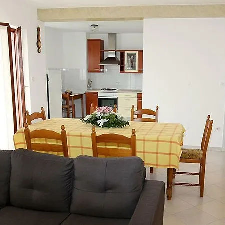 In With Terrace, Wifi, Washing Machine, Dishwasher